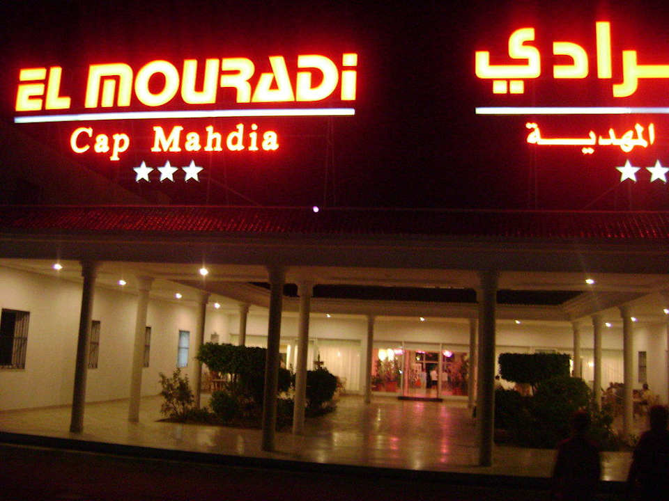 Der Vordereingang bei Nacht! Hotel El Mouradi Cap Mahdia