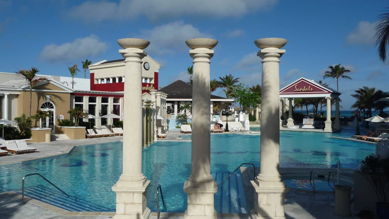 Hauptpool Sandals Royal Bahamian