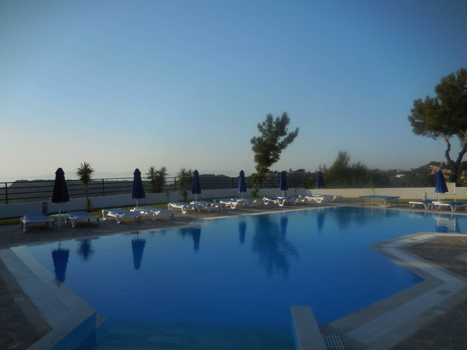 Pool im Abendlicht Hotel Helena Christina