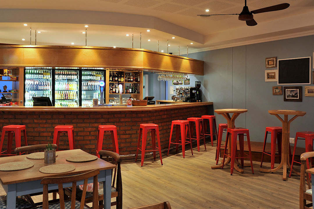 The Deck Restaurant and Bar Morgan Bay Hotel