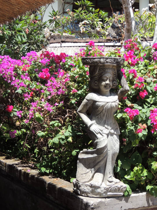 Eine von vielen Statuen Nusa Dua Beach Hotel & Spa