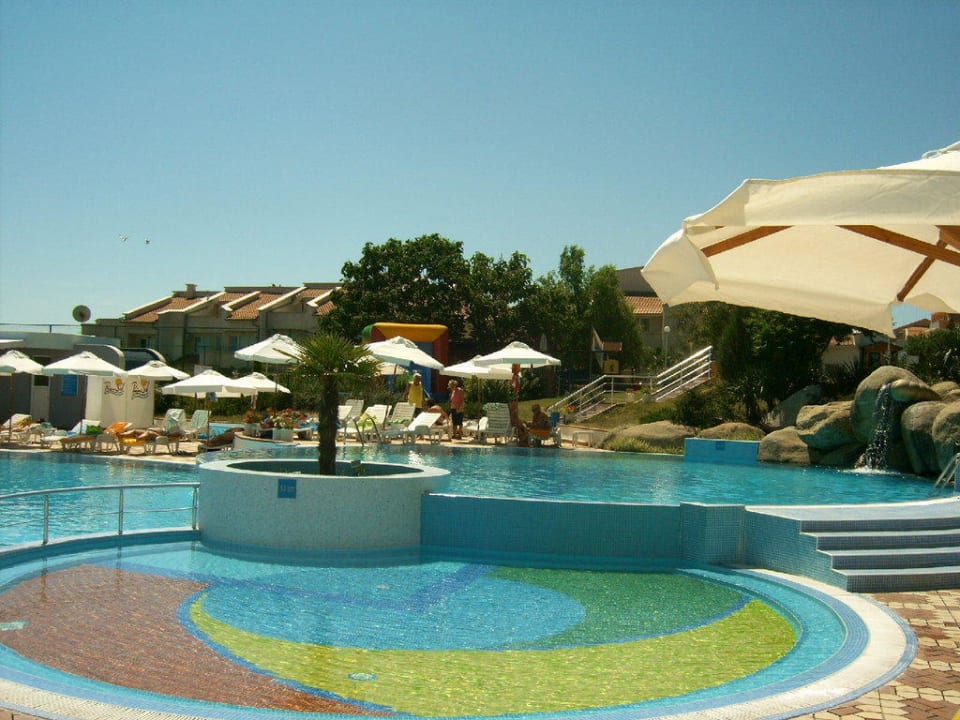 Poolandschaft Hotel Sineva Beach