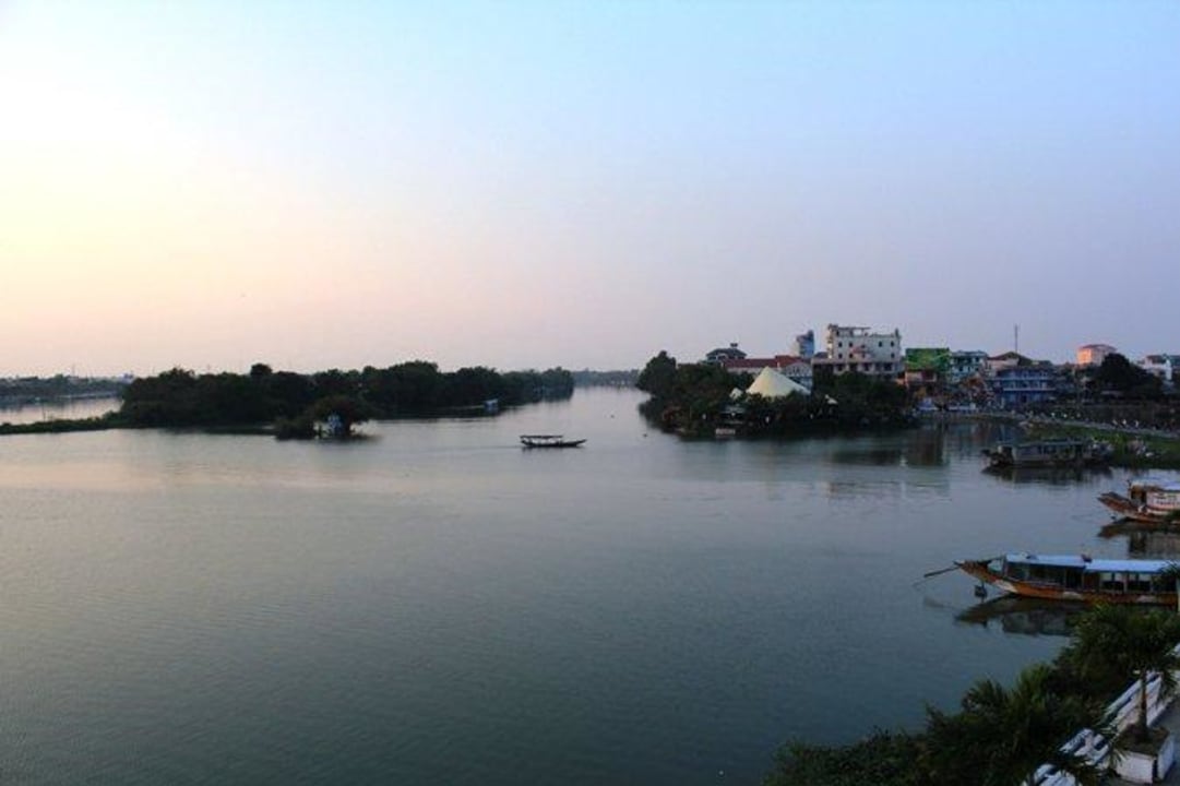 Blick vom Zi 216 auf Parfümfluss Hotel Huong Giang