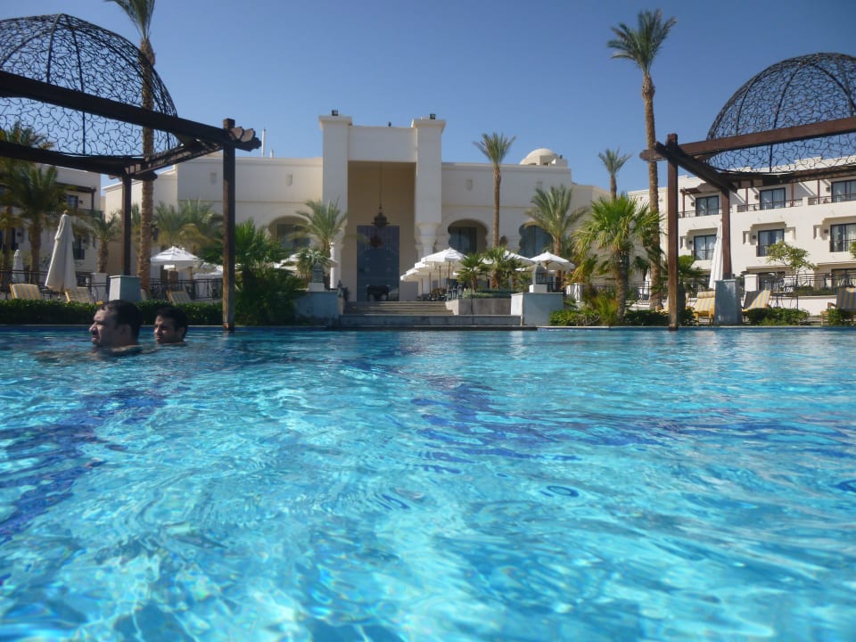 Süswasserpool mit blick  auf das Hauptrestaurant Pickalbatros Palace Hotel-Port Ghalib