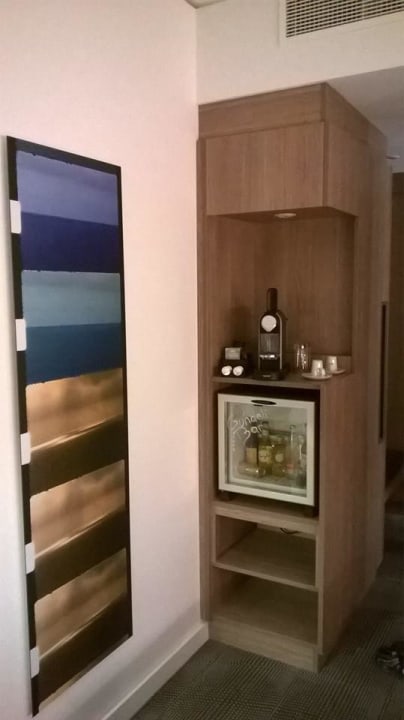 Minibar und Nespresso Novotel Basel City