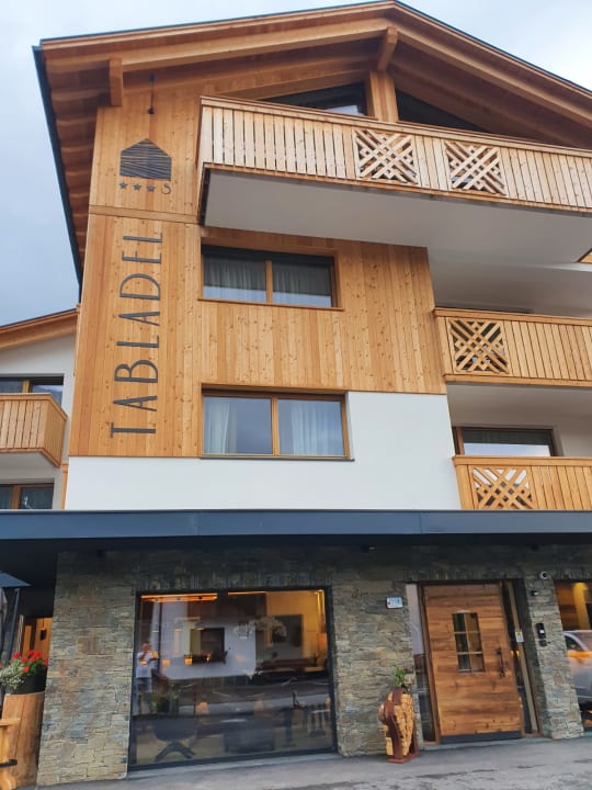 Außenansicht Albergo L'Tabladel