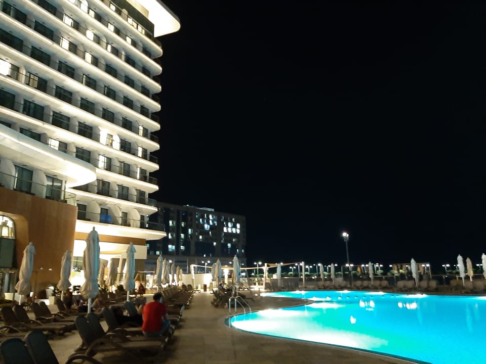 Pool Hampton by Hilton Marjan Island