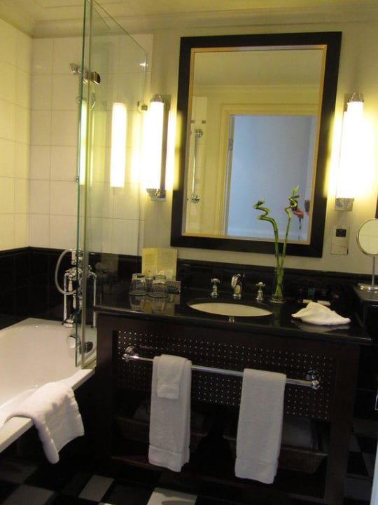 Blick in das Badezimmer Hotel Sofitel London St James