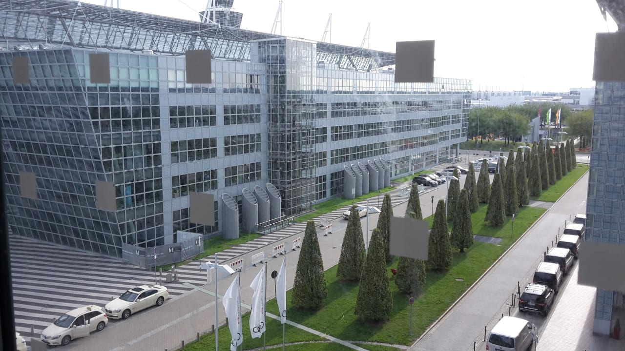 Aussicht zur Auffahrt Hilton Munich Airport