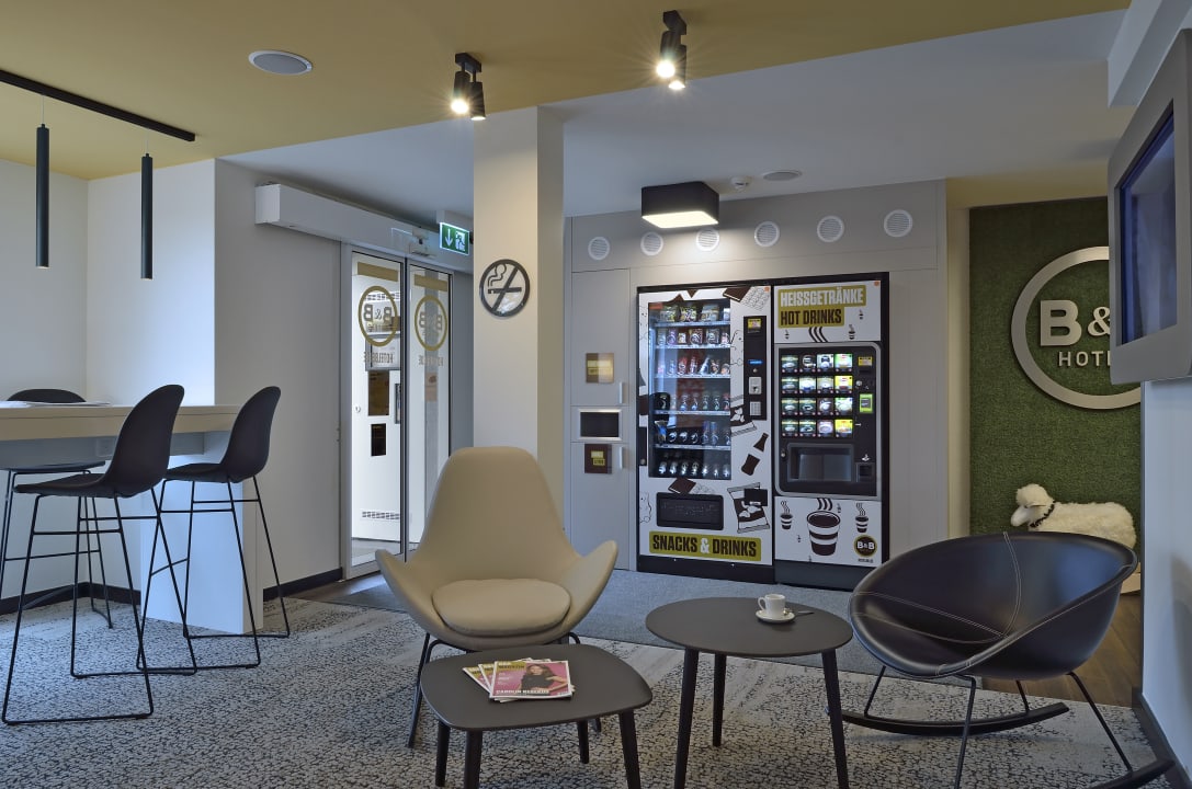 Lobby B&B Hotel Schweinfurt-Süd