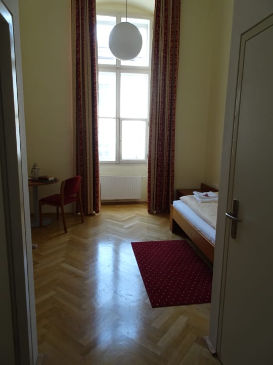 Zimmer Gästehaus im Priesterseminar Salzburg