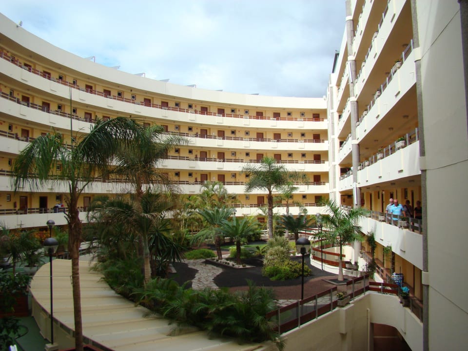 Hotelinnenhof Bull Escorial & Spa