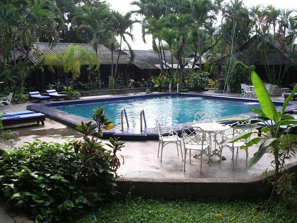 Kleiner Pool hinten Hotel The Cottage