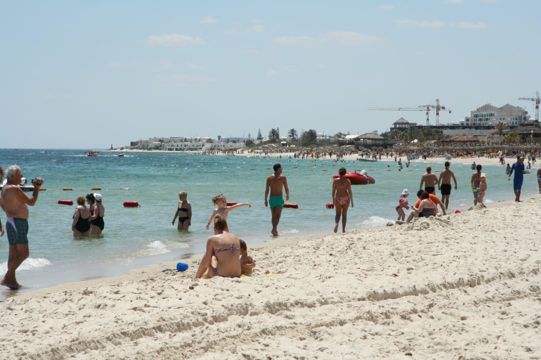 Klares Meer und viele Aktivitäten El Mouradi Club Kantaoui