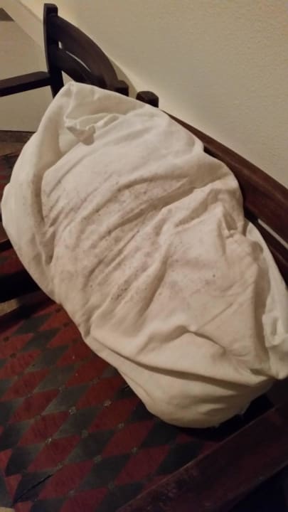 Kissen im Flur, lag 3 Tage so offen da Hotel Club Tess