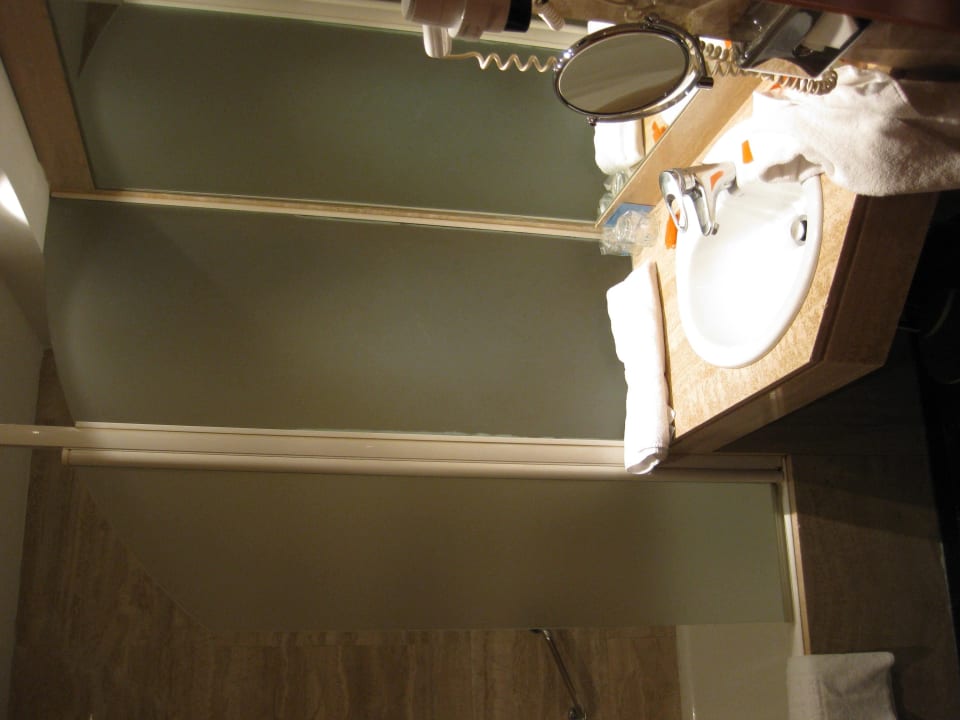 Bade mit Badewanne Leonardo Hotel Madrid City Center