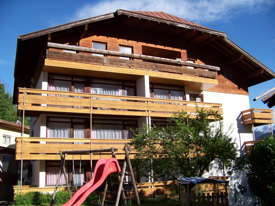 Blick vom Garten zum Haus Apartment Weirather Stefan