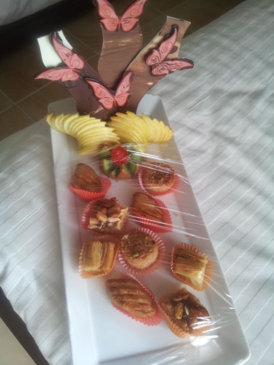 Goodie auf dem Zimmer. Danke Corinna Pickalbatros Alf Leila Wa Leila Resort - Neverland Hurghada