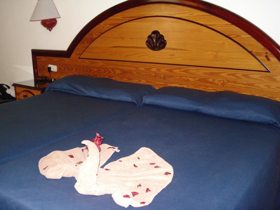 Bett im Doppelzimmer Playabachata Hotel