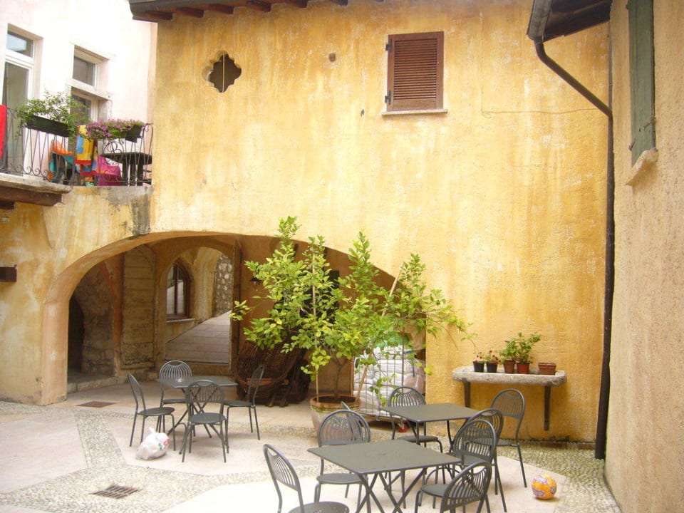 Innenhof Hotel Borgo Alba Chiara