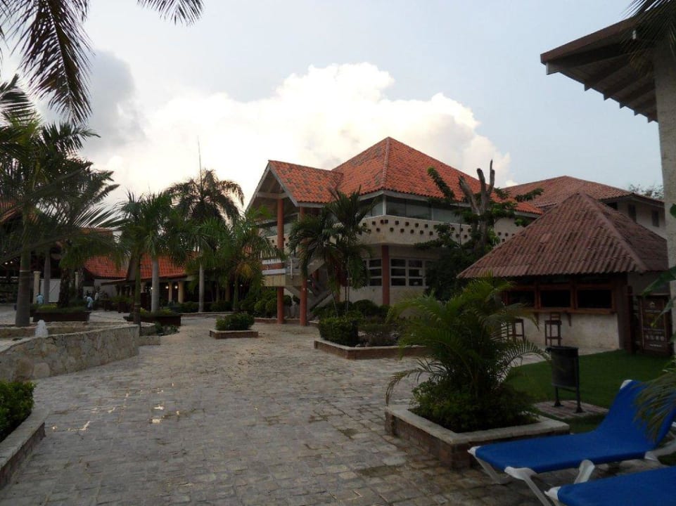 Auf dem Weg zur Lobby Villas Bavaro Resort & Spa