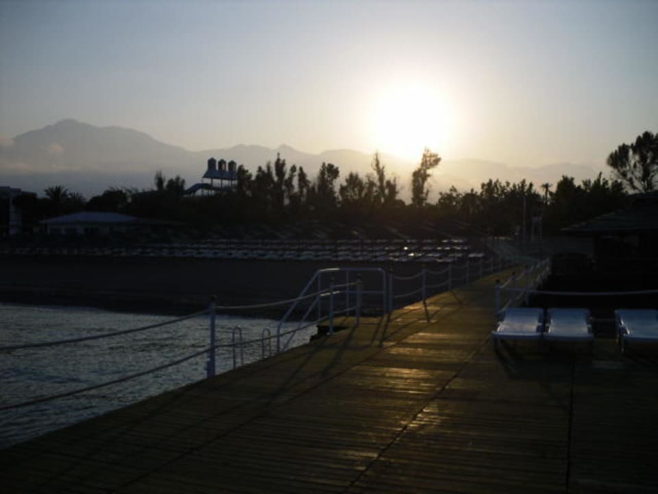 Steg : Blick zum Hotel und Strand Le Jardin Resort