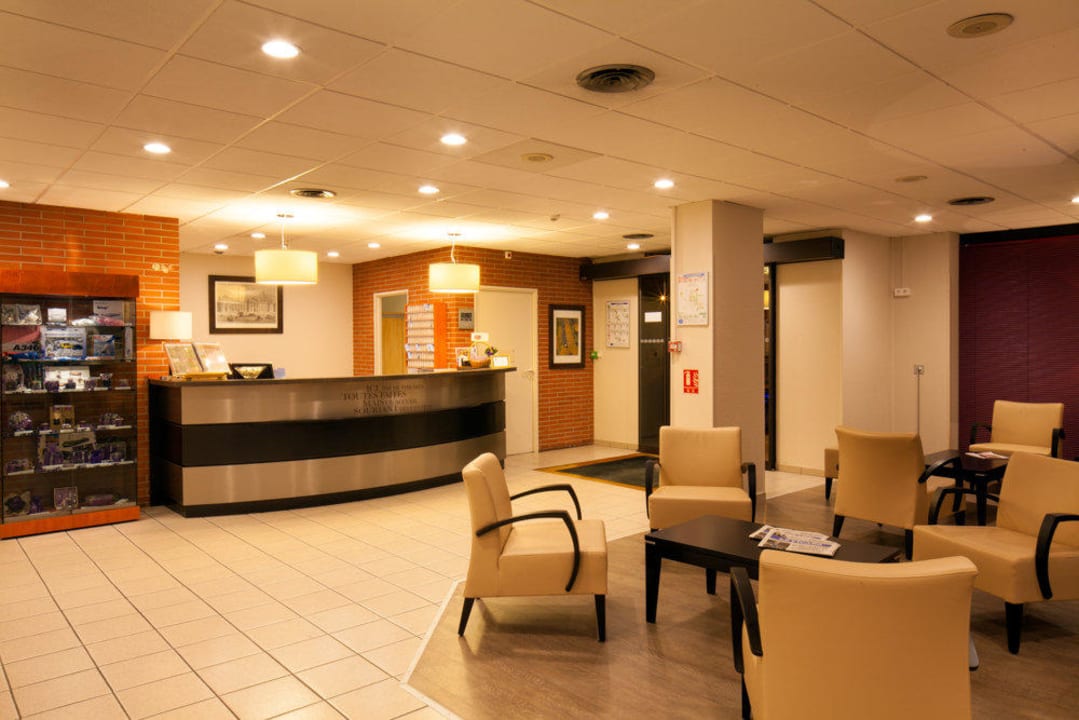 Réception Hotel Kyriad Toulouse Centre