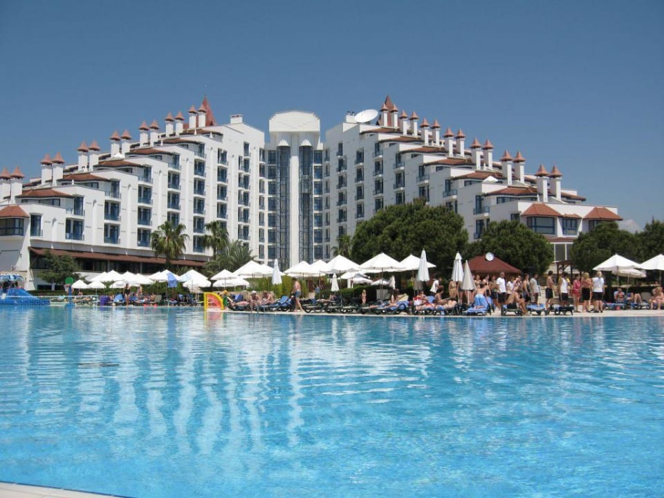 MLC-SIR Pool Green Max Hotel