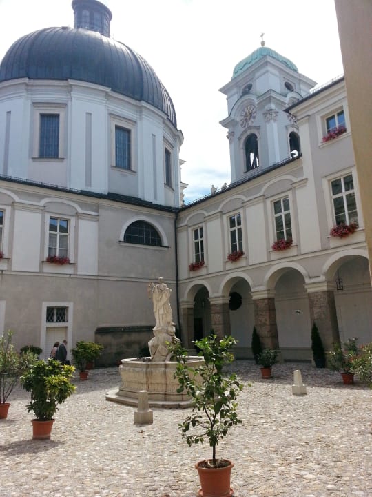 Innenhof Gästehaus im Priesterseminar Salzburg