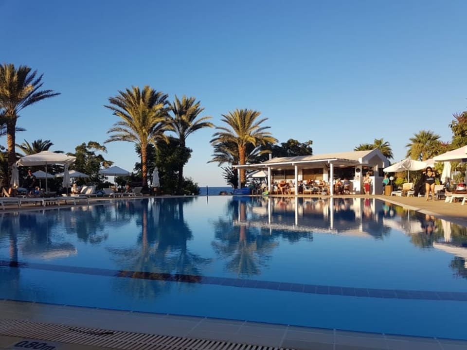 Pool Crystal Springs Beach Hotel