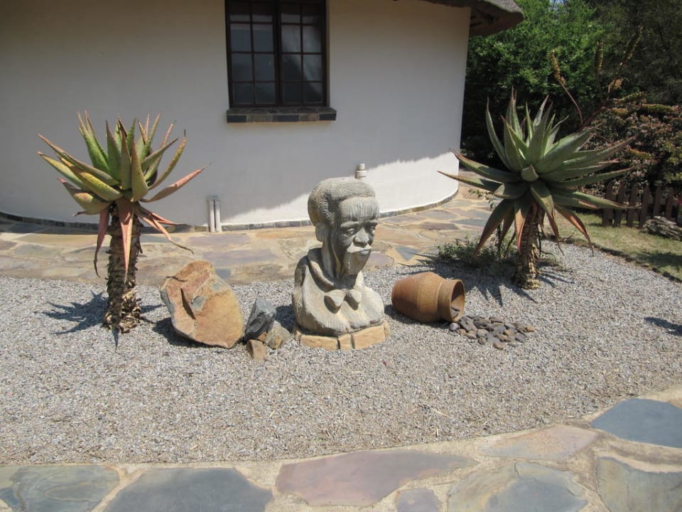 Einige der Figuren in der Anlage Aquanzi Lodge