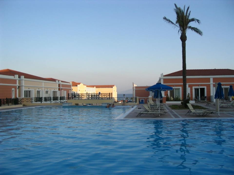 Pool Porto Bello Royal