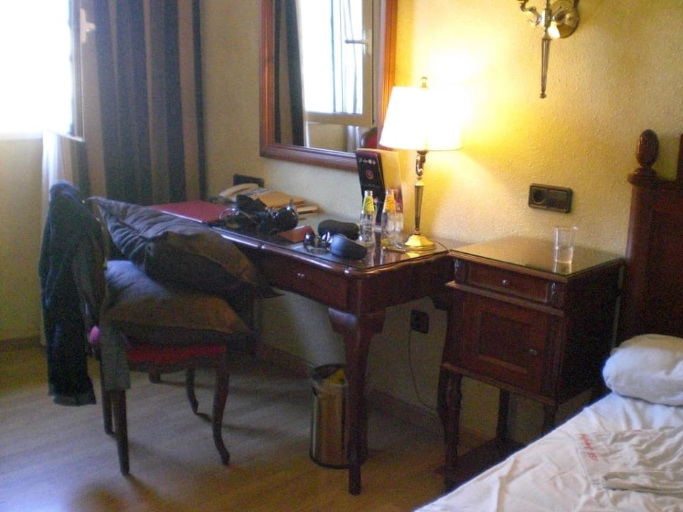 Schreibtisch  Sallés Hotel Pere IV