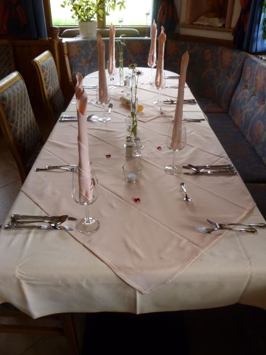 Sauber gedeckter Tisch Hotel Tauferberg