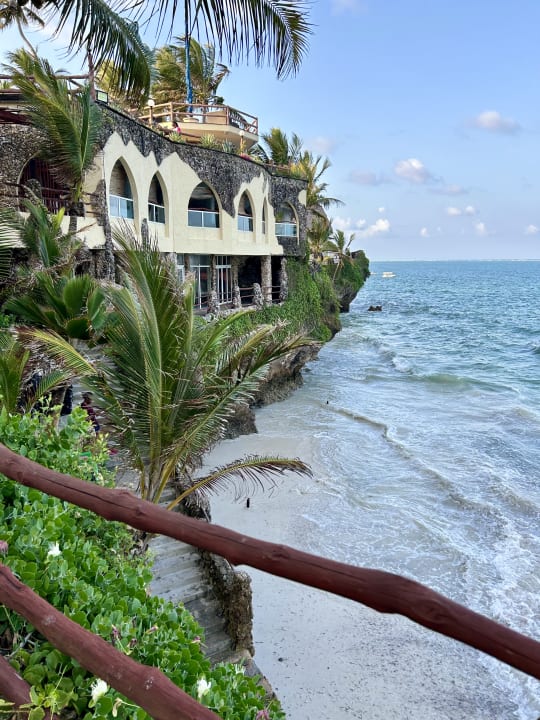 Strand Bahari Beach Hotel