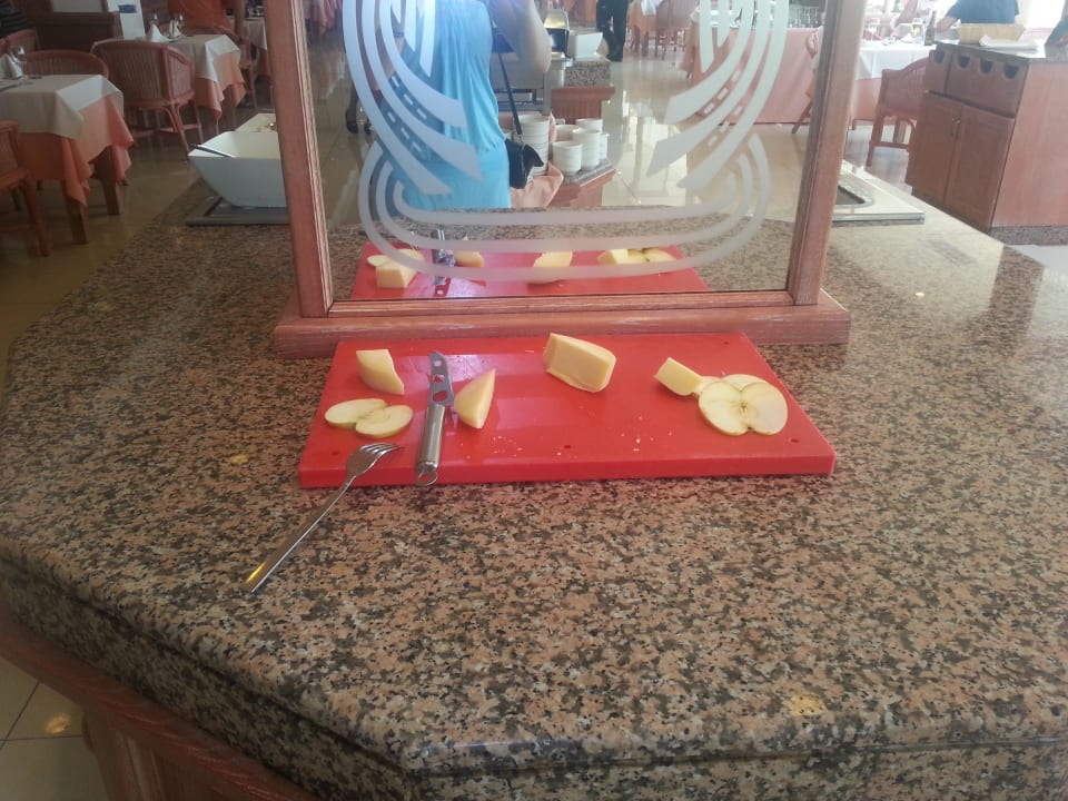 Triste Aussichten am Buffet El Somni Ibiza Dream Hotel by Grupotel
