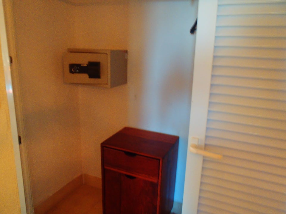 Der Schrank im Schrank mit Safe Hotel Villa Cuba