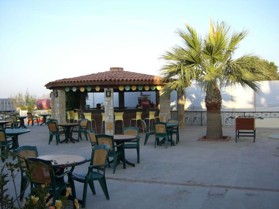 Poolbar Tiana Beach Resort