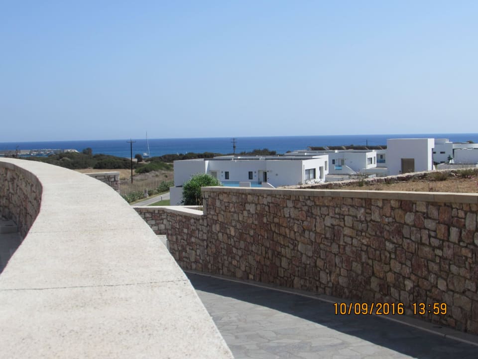 Weg zum unteren Teil des Clubs und zum Meer Atlantica Plimmiri