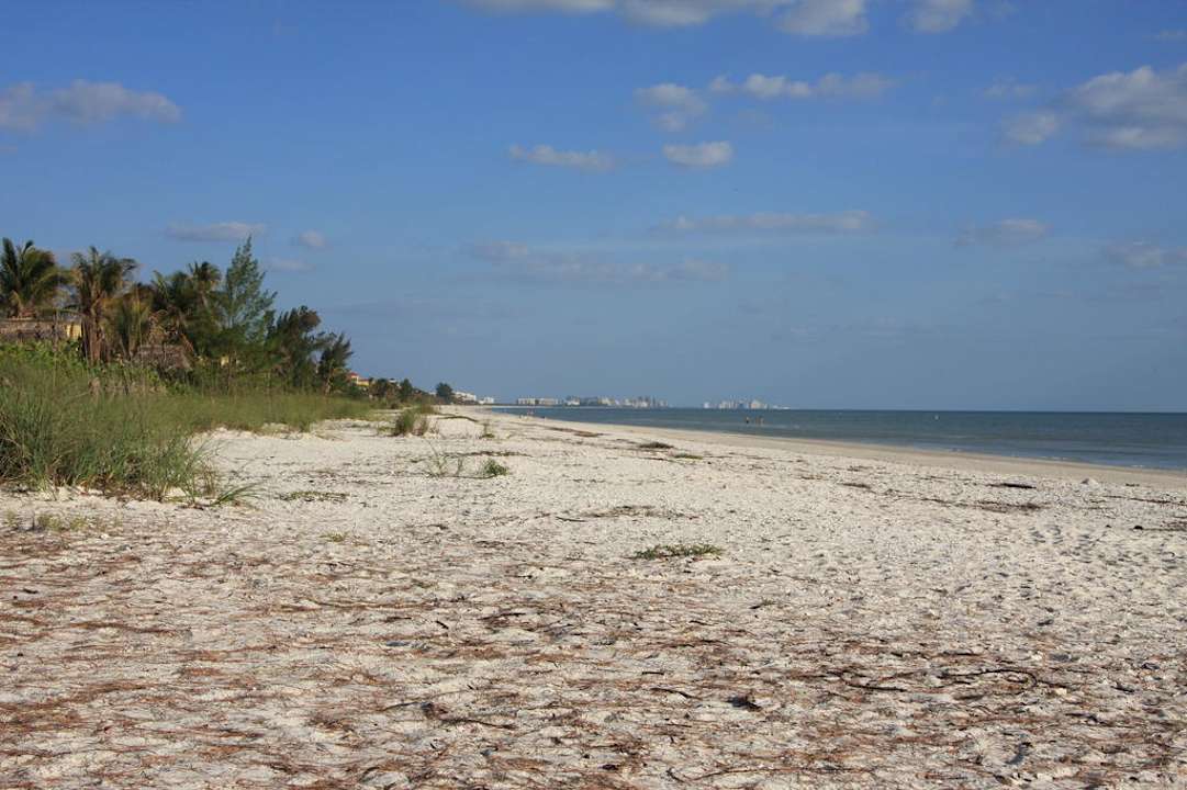 Strand Hotel Outrigger Beach Resort