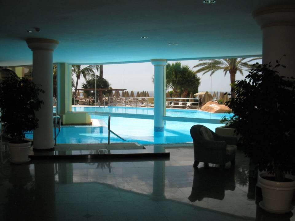 Hotellobby mit Zugang zum Außenpool Hotel Riu Palace Jandia