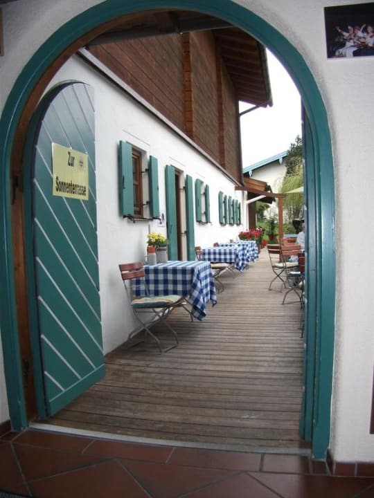 Blick zur Sonnenterrasse Das Bergmayr - Chiemgauer Alpenhotel