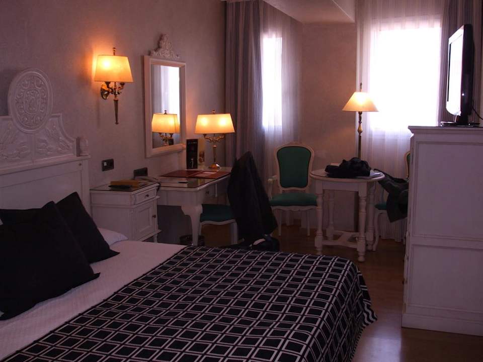 Zimmer Sallés Hotel Pere IV