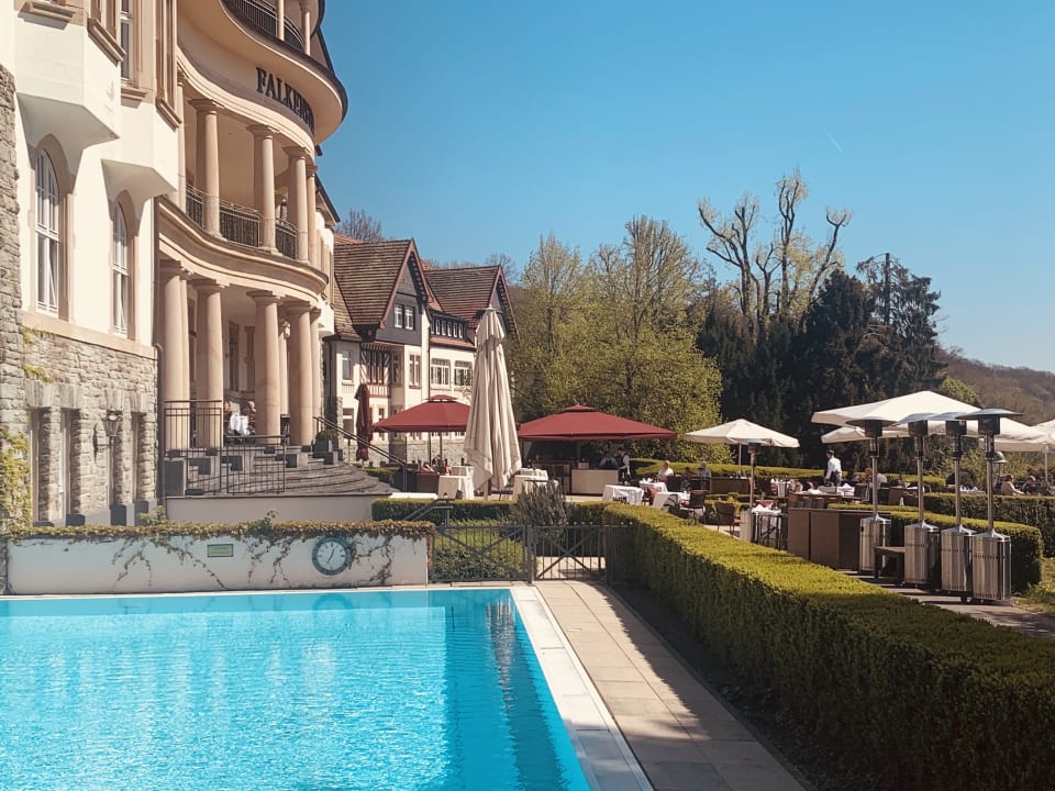 Pool Falkenstein Grand, Autograph Collection