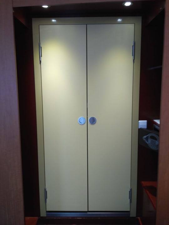 Wejście do łazienki :D  Novotel Suites Wien City Donau