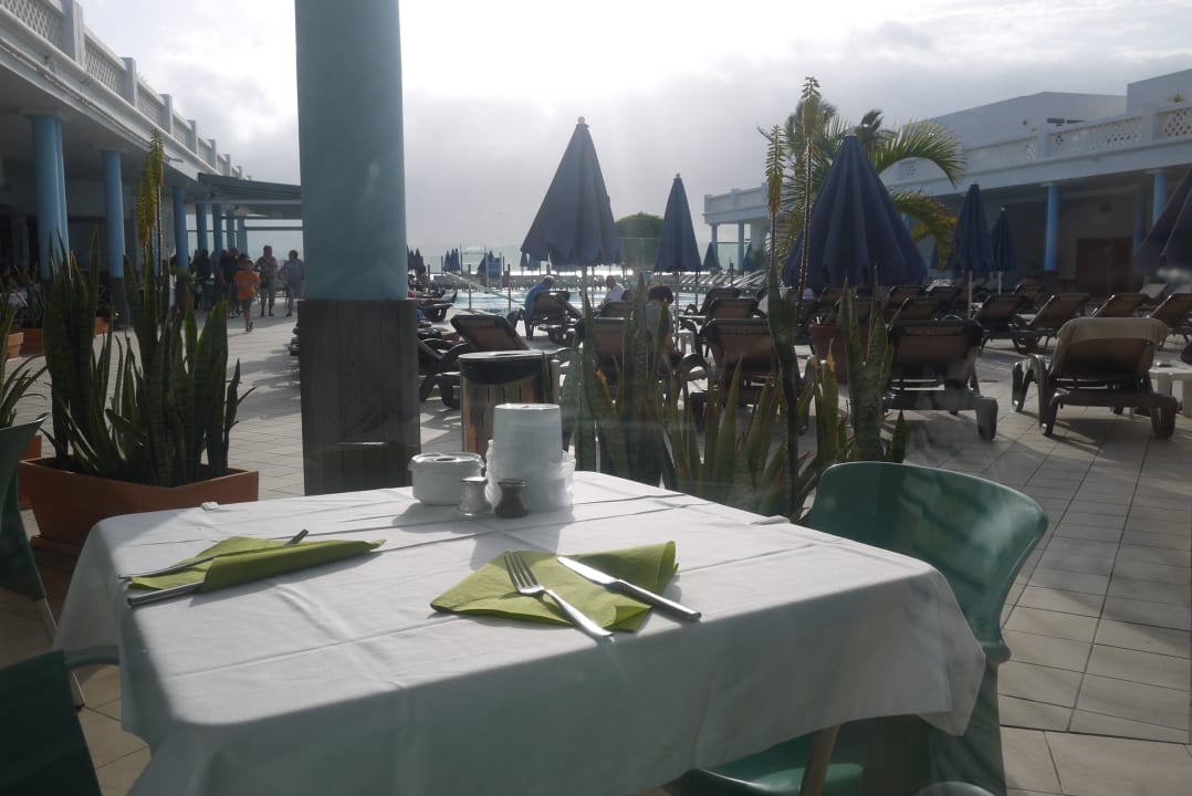 Frühstück am Pool Hotel Las Costas