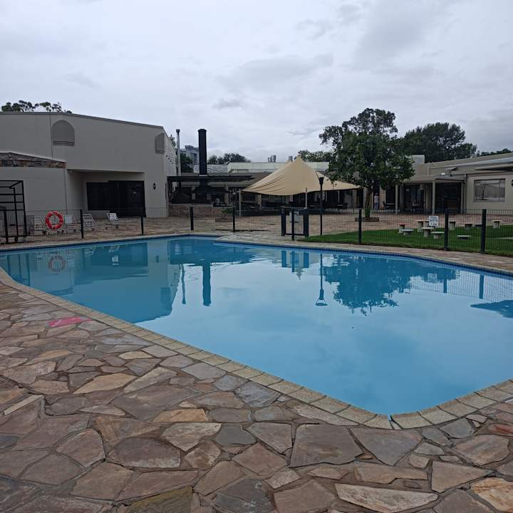 Pool Movenpick Windhoek Hotel