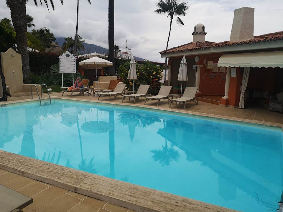 Pool Apartments Ambassador