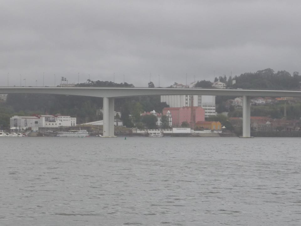 Blick auf die Pousada vom Boot aus Pestana Palácio do Freixo