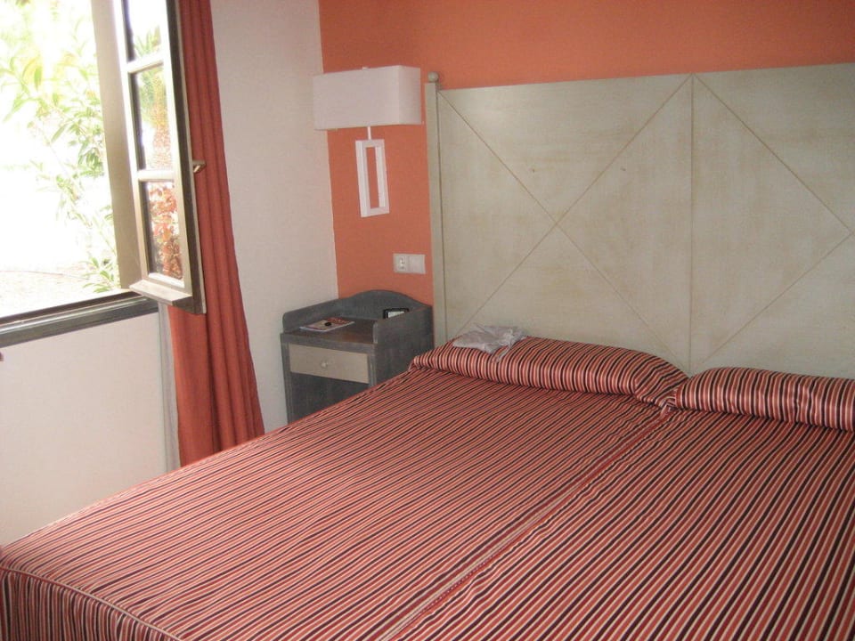 Das Schlafzimmer allsun App.-Hotel Albatros